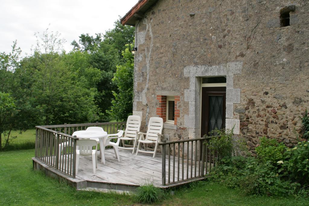 Saint-Germain-de-ConfolensLe Petit Mas D'Ile住宿加早餐旅馆 客房 照片