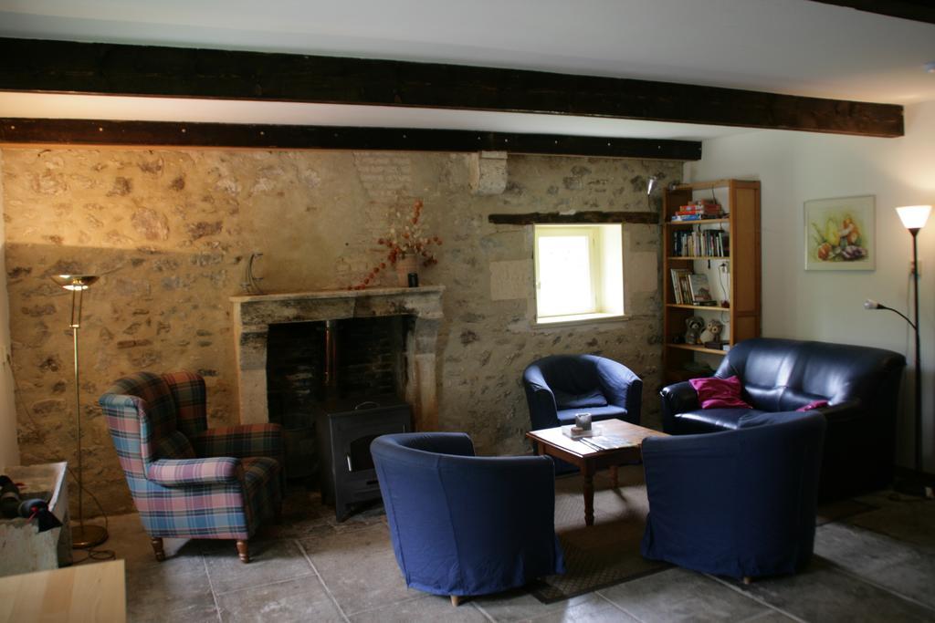 Saint-Germain-de-ConfolensLe Petit Mas D'Ile住宿加早餐旅馆 客房 照片