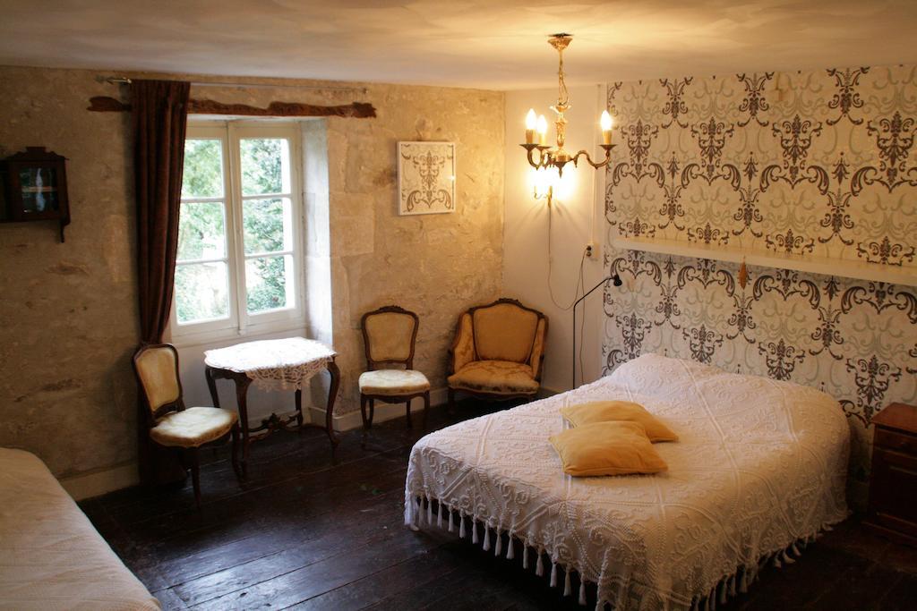 Saint-Germain-de-ConfolensLe Petit Mas D'Ile住宿加早餐旅馆 客房 照片
