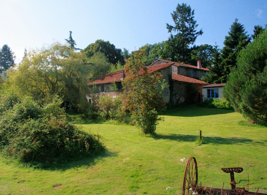 Saint-Germain-de-ConfolensLe Petit Mas D'Ile住宿加早餐旅馆 外观 照片