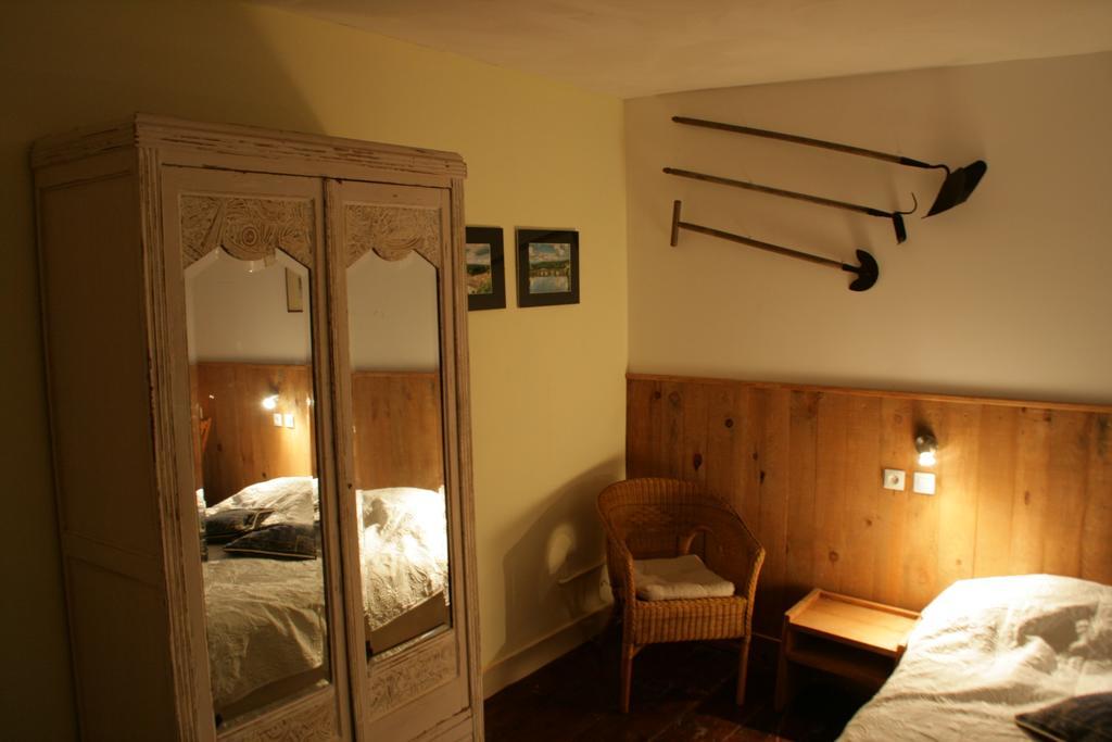 Saint-Germain-de-ConfolensLe Petit Mas D'Ile住宿加早餐旅馆 外观 照片