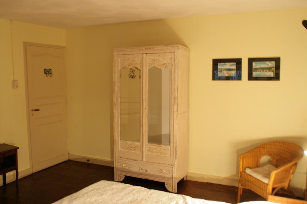 Saint-Germain-de-ConfolensLe Petit Mas D'Ile住宿加早餐旅馆 外观 照片